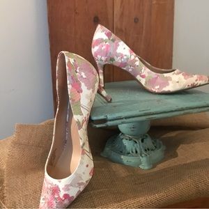 Alfani floral pump